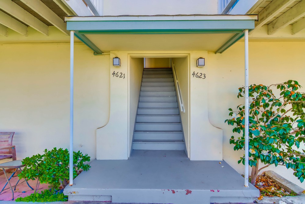 Virtual tour photo 7 of 43 for 4621 Santa Monica Ave