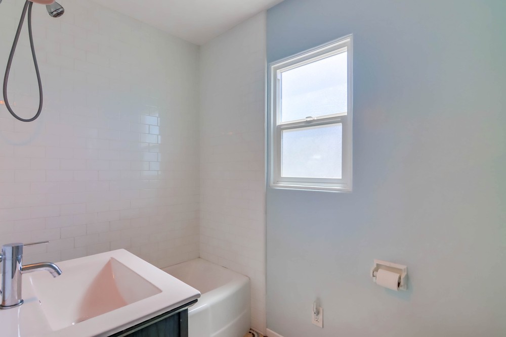 Virtual tour photo 22 of 43 for 4621 Santa Monica Ave