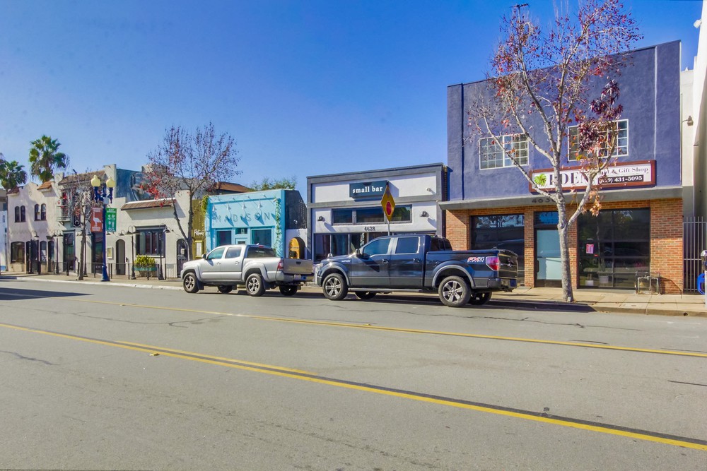 Virtual tour photo 1 of 23 for 4628 Park Blvd