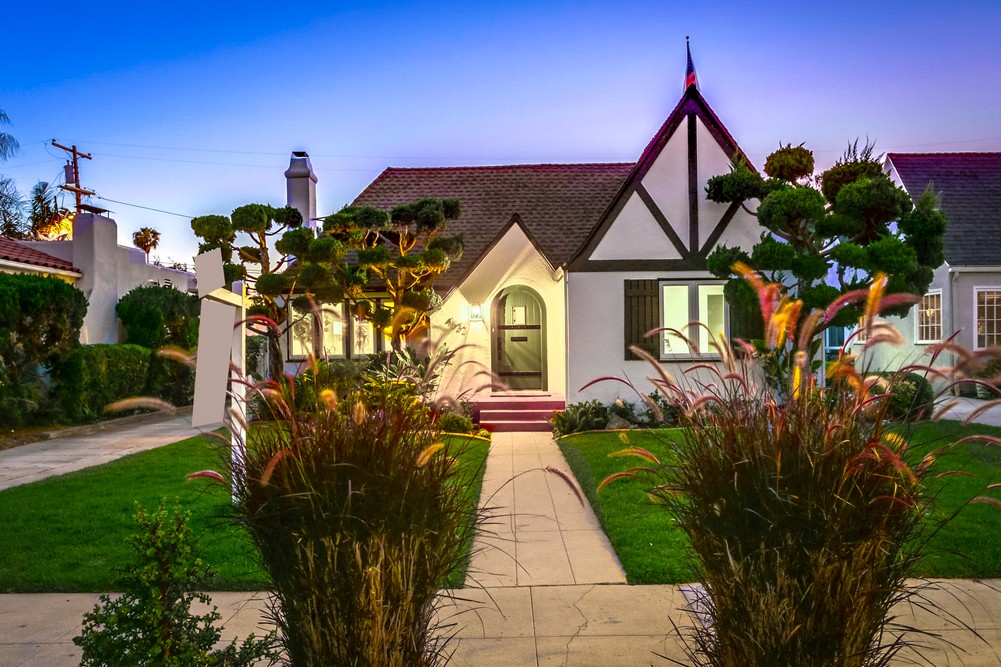 Virtual tour photo 1 of 40 for 4632 Van Dyke Ave