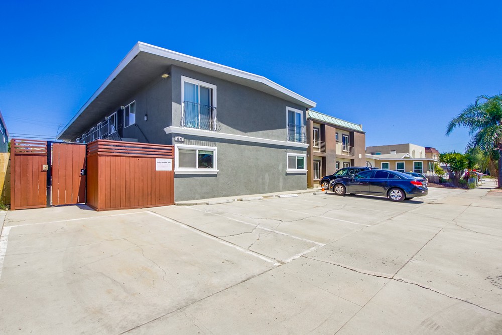 Virtual tour photo 1 of 38 for 4633 Bancroft St APT 1