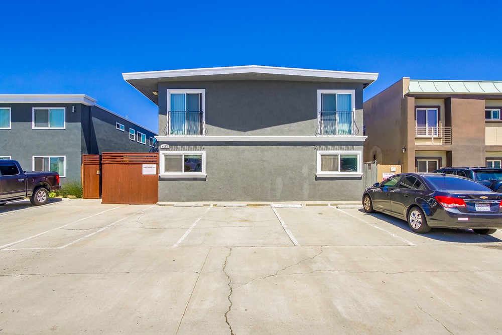 Virtual tour photo 3 of 38 for 4633 Bancroft St APT 1
