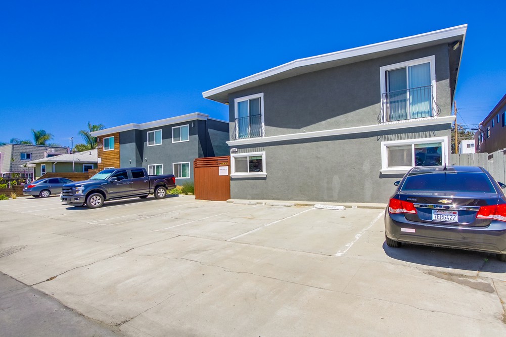 Virtual tour photo 4 of 38 for 4633 Bancroft St APT 1