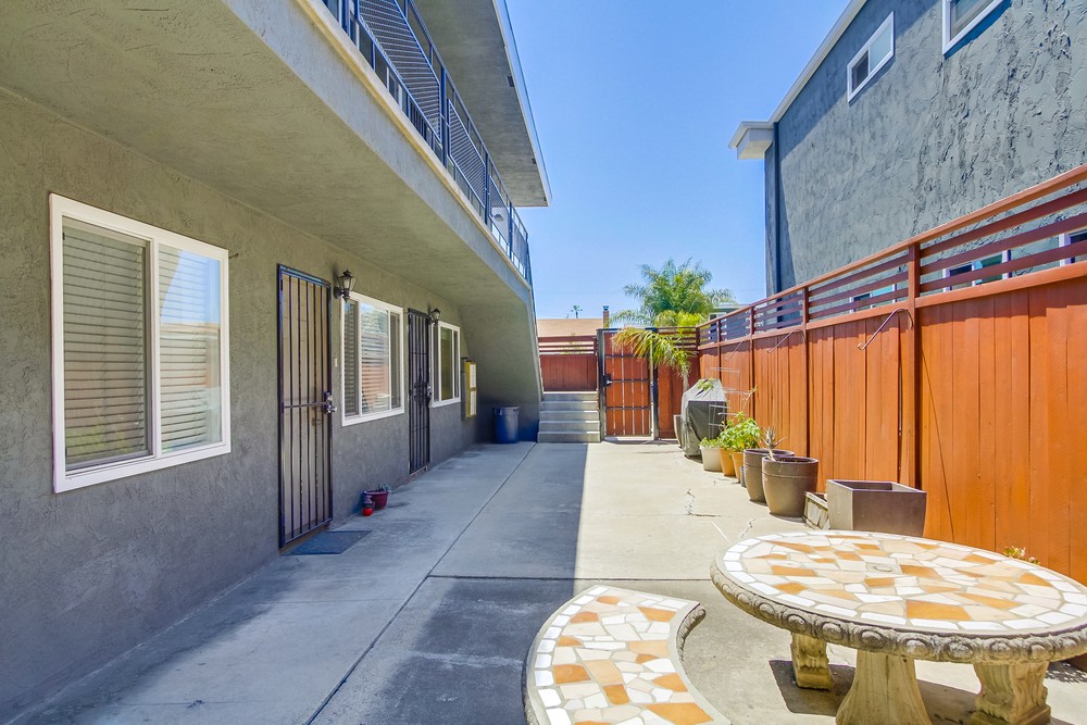 Virtual tour photo 7 of 38 for 4633 Bancroft St APT 1