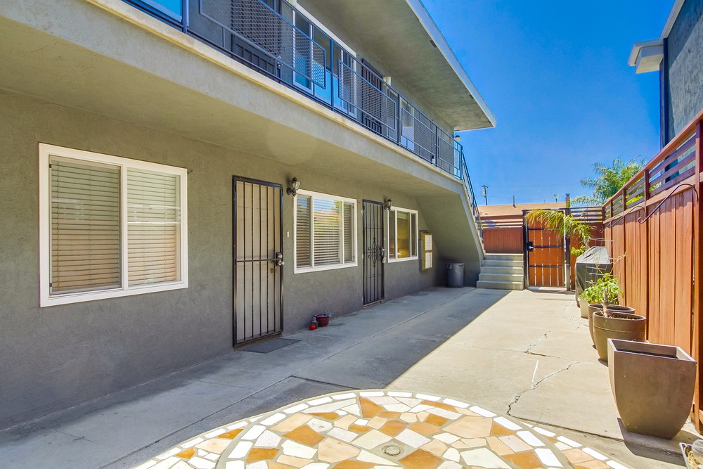 Virtual tour photo 8 of 38 for 4633 Bancroft St APT 1