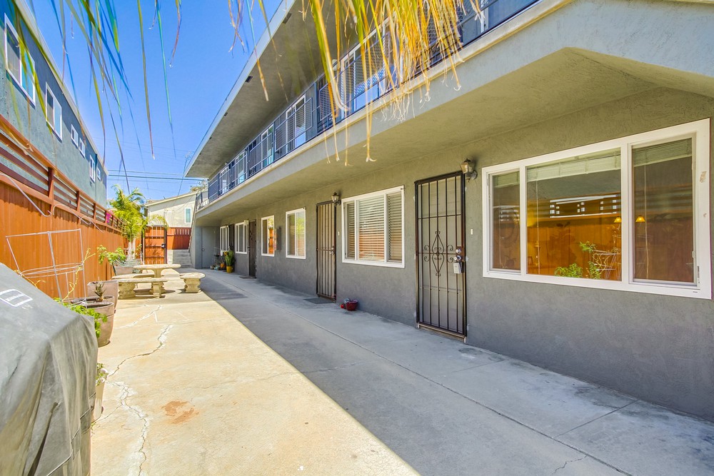 Virtual tour photo 9 of 38 for 4633 Bancroft St APT 1