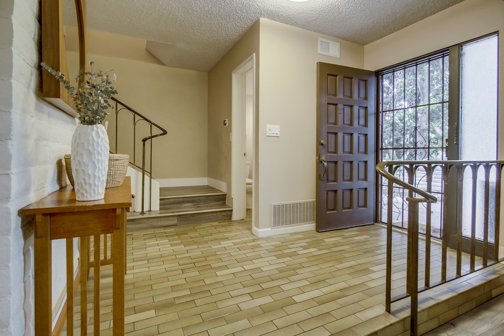 Virtual tour photo 9 of 41 for 4633 Collwood Ln