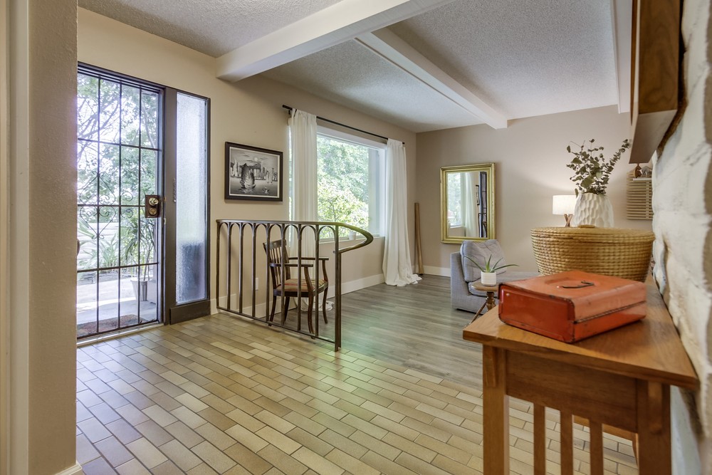 Virtual tour photo 10 of 41 for 4633 Collwood Ln