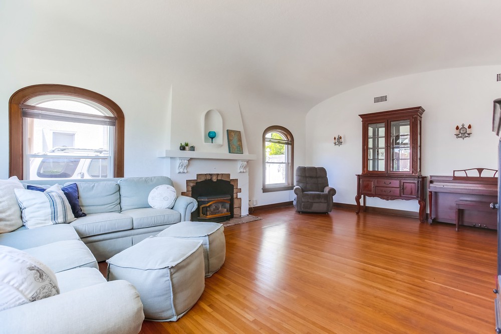 Virtual tour photo 10 of 57 for 4637 Van Dyke Ave