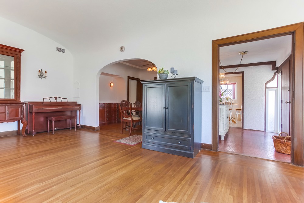 Virtual tour photo 14 of 57 for 4637 Van Dyke Ave