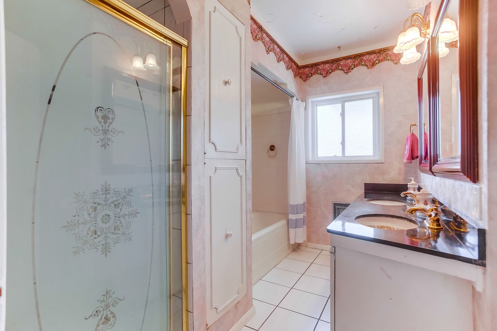 Virtual tour photo 33 of 57 for 4637 Van Dyke Ave