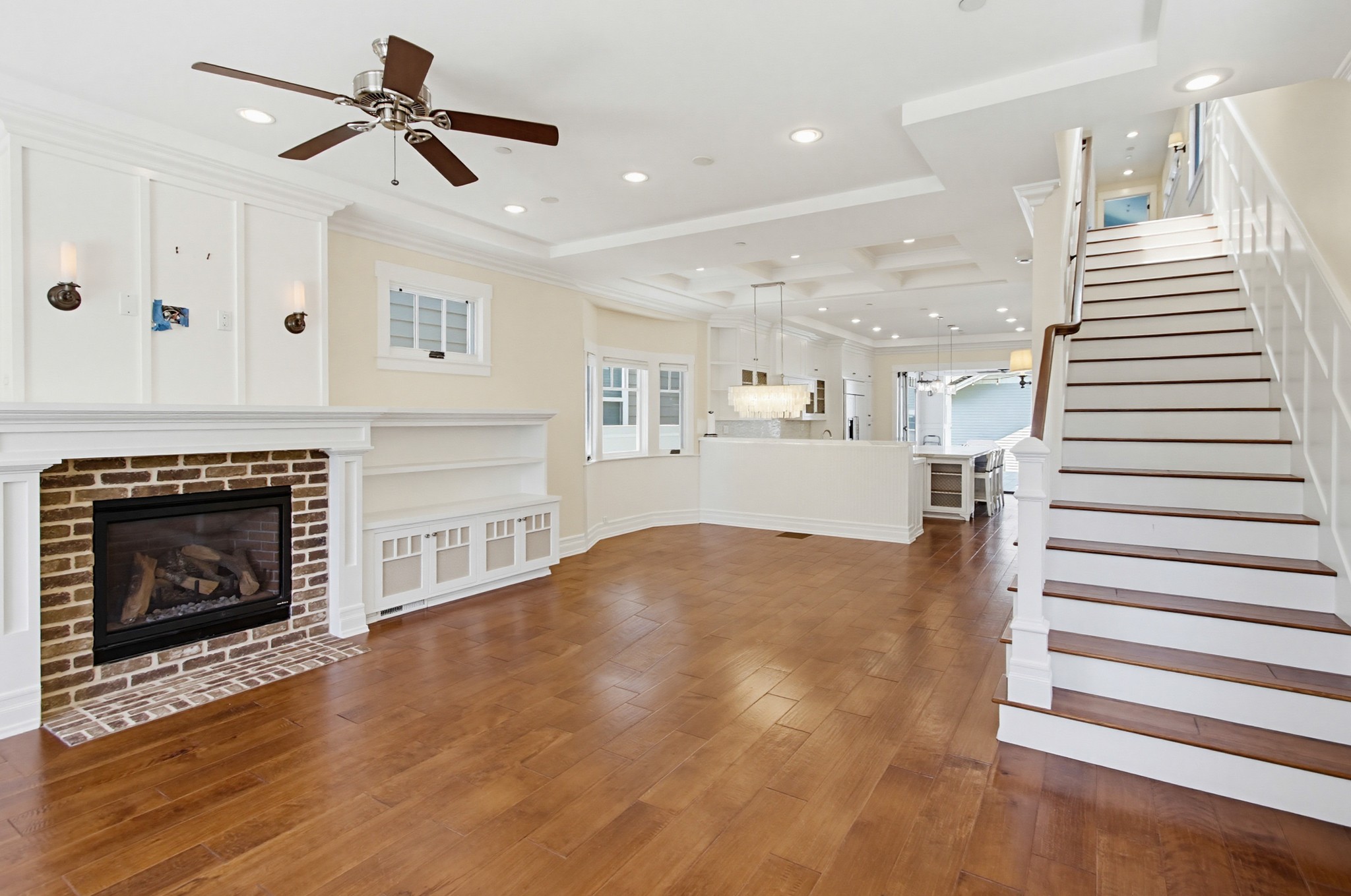 Virtual tour photo 8 of 79 for 464 C Ave