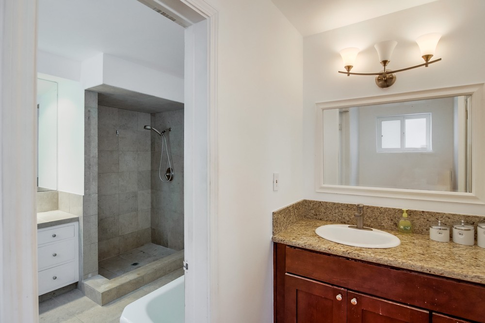 Virtual tour photo 34 of 45 for 4643 Alice St