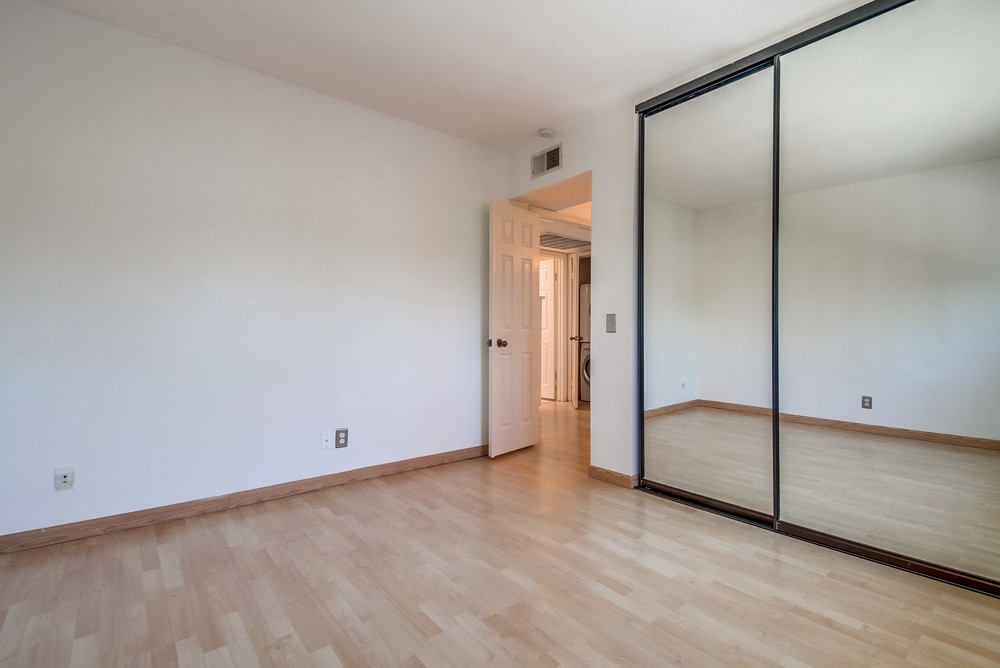 Virtual tour photo 21 of 26 for 4645 Mississippi St #6