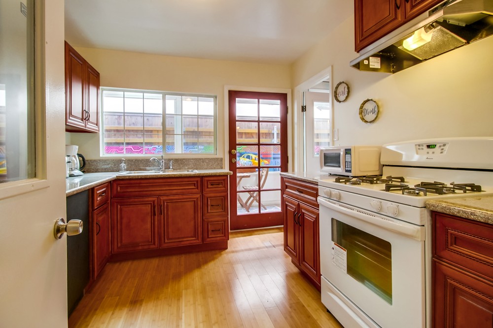 Virtual tour photo 13 of 65 for 4647 Winona Ave