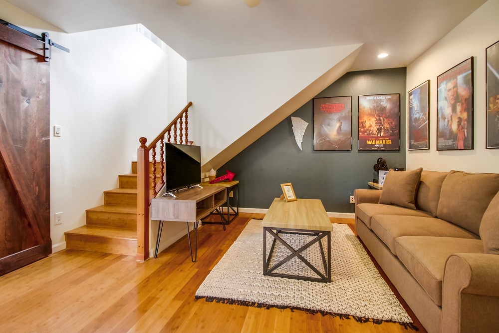 Virtual tour photo 16 of 65 for 4647 Winona Ave