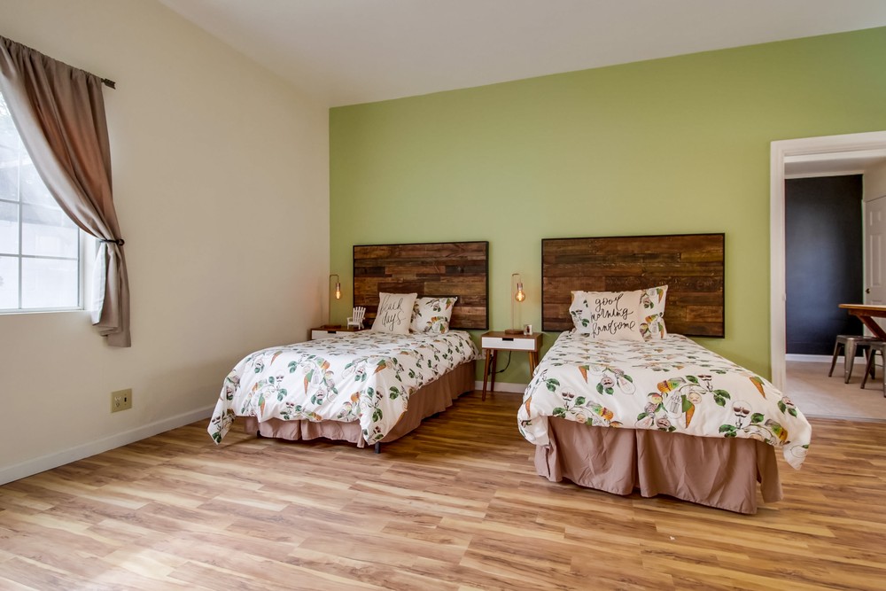 Virtual tour photo 40 of 65 for 4647 Winona Ave