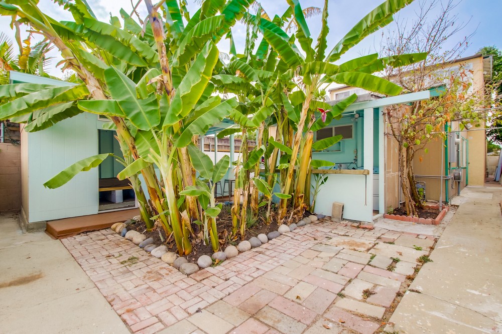 Virtual tour photo 55 of 65 for 4647 Winona Ave