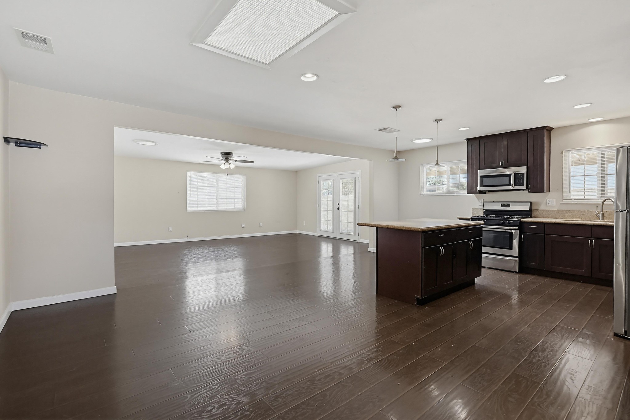 Virtual tour photo 13 of 67 for 465 Meadowbrook Dr