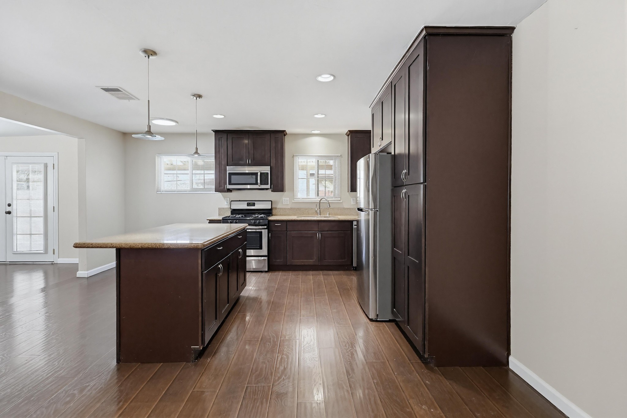 Virtual tour photo 14 of 67 for 465 Meadowbrook Dr