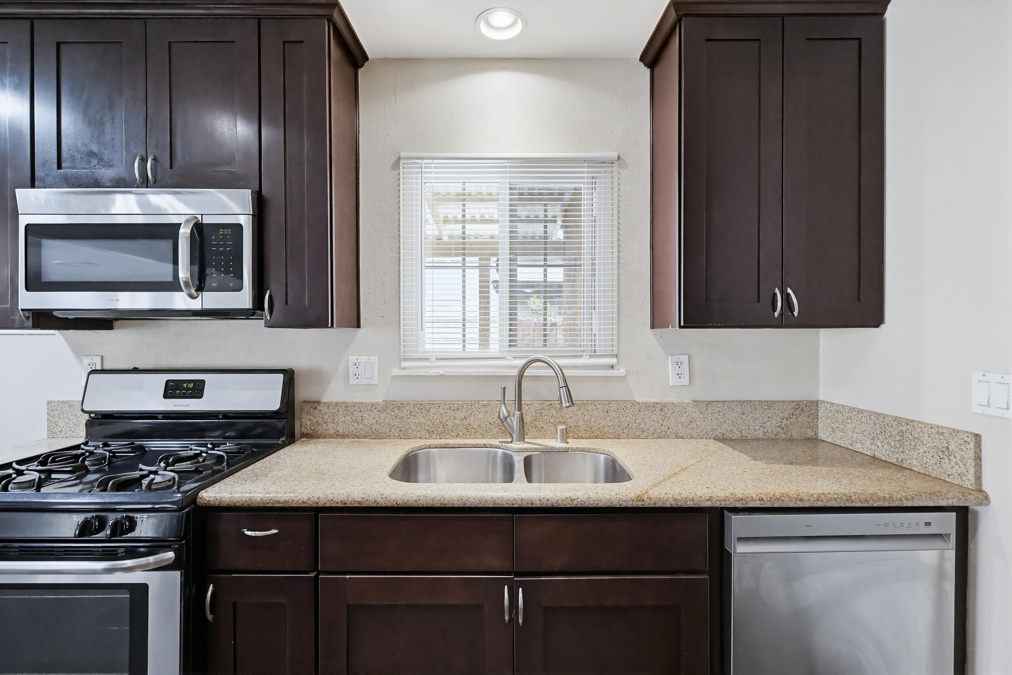Virtual tour photo 15 of 67 for 465 Meadowbrook Dr