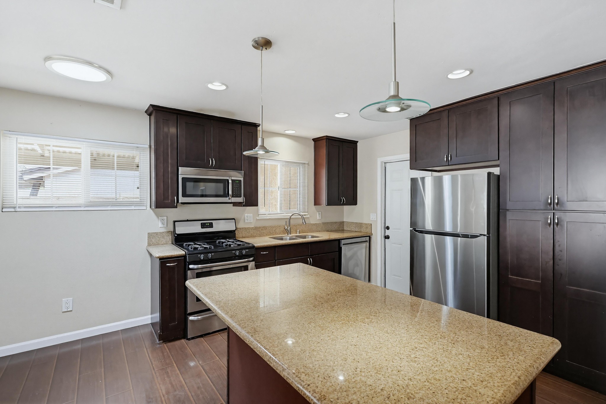 Virtual tour photo 17 of 67 for 465 Meadowbrook Dr