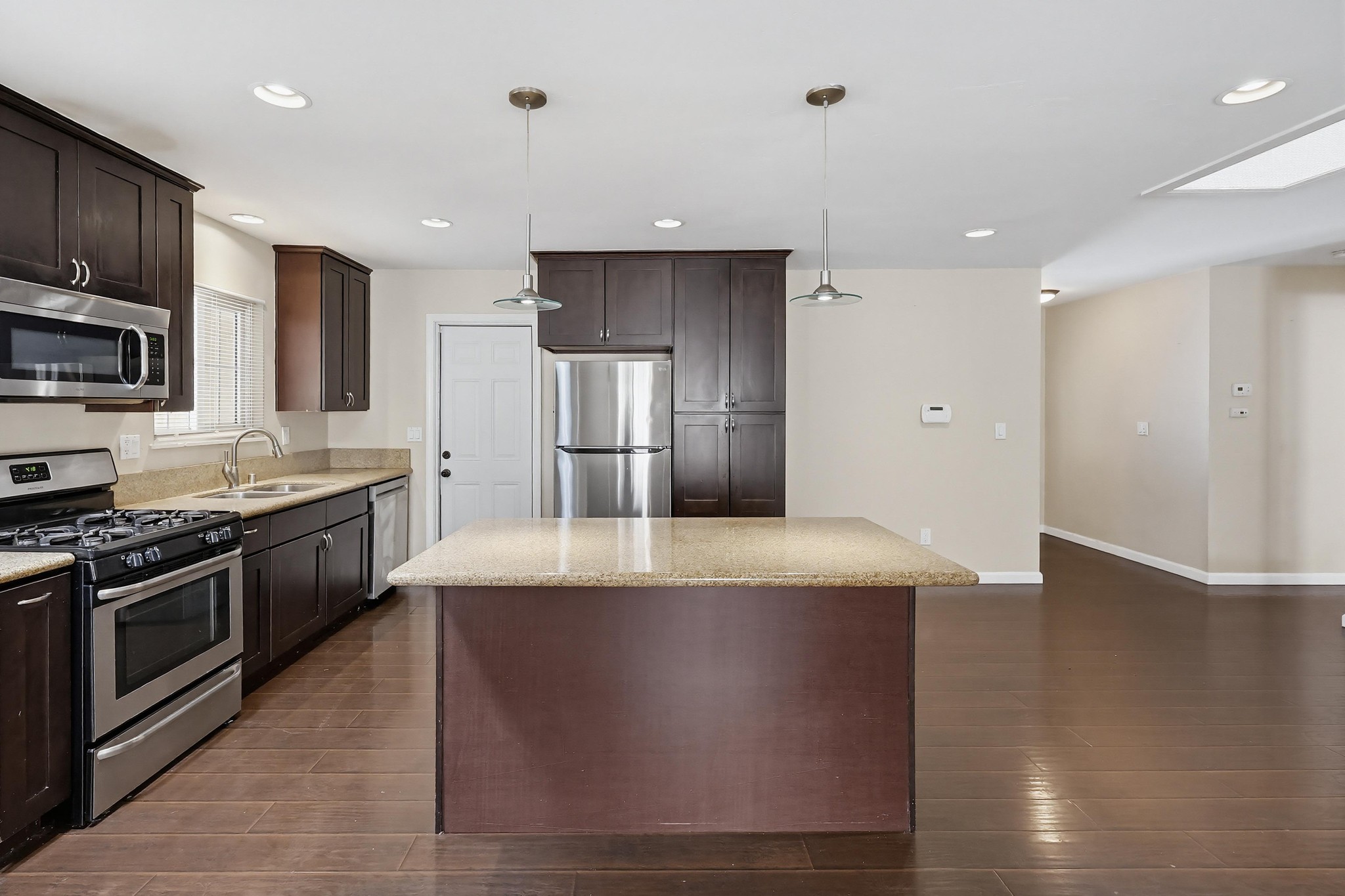 Virtual tour photo 18 of 67 for 465 Meadowbrook Dr
