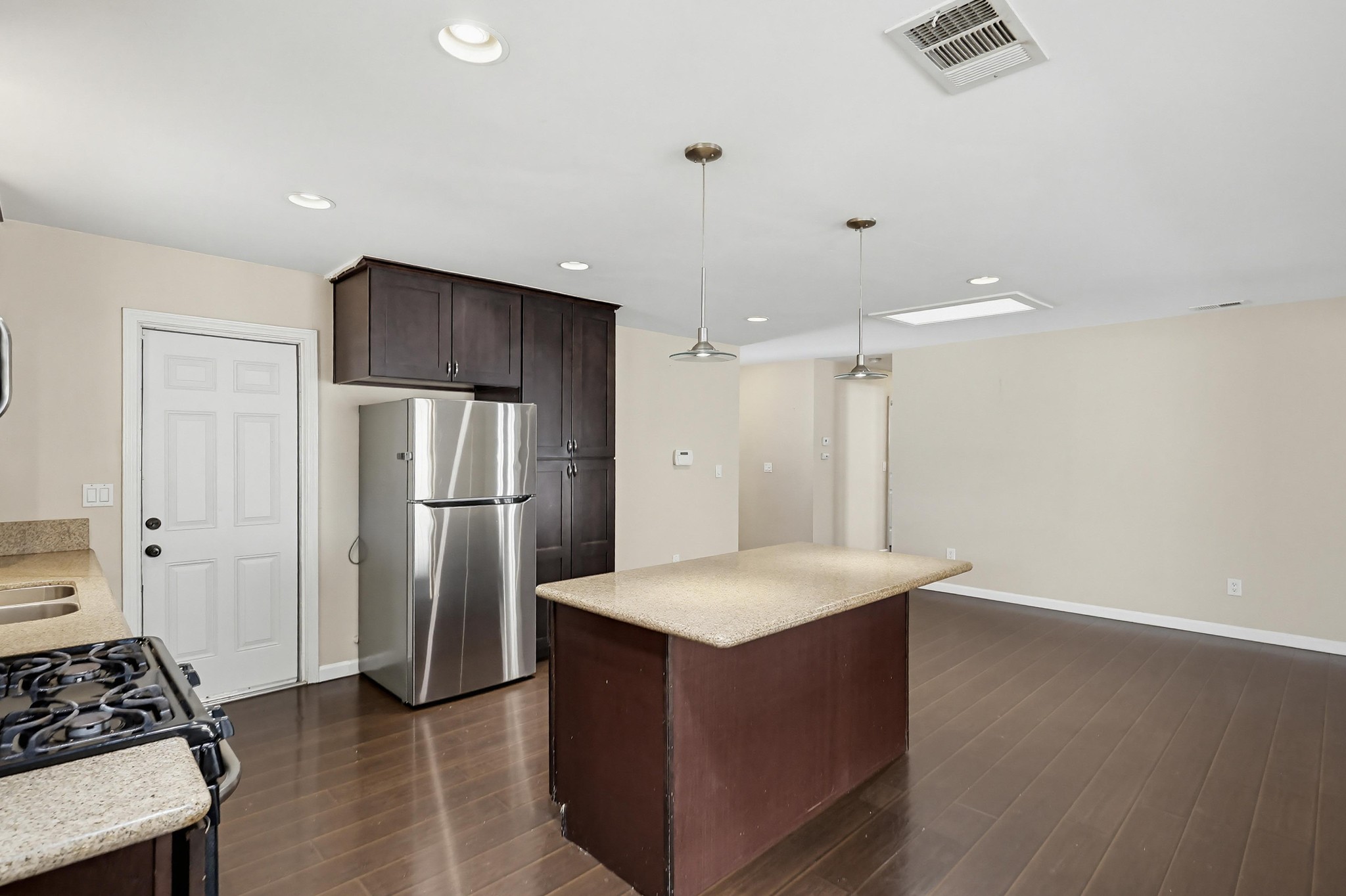 Virtual tour photo 19 of 67 for 465 Meadowbrook Dr