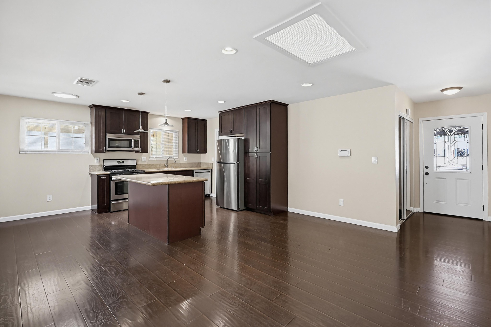 Virtual tour photo 21 of 67 for 465 Meadowbrook Dr