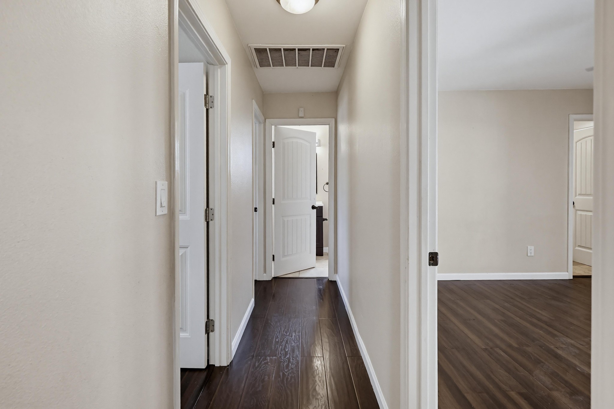 Virtual tour photo 27 of 67 for 465 Meadowbrook Dr