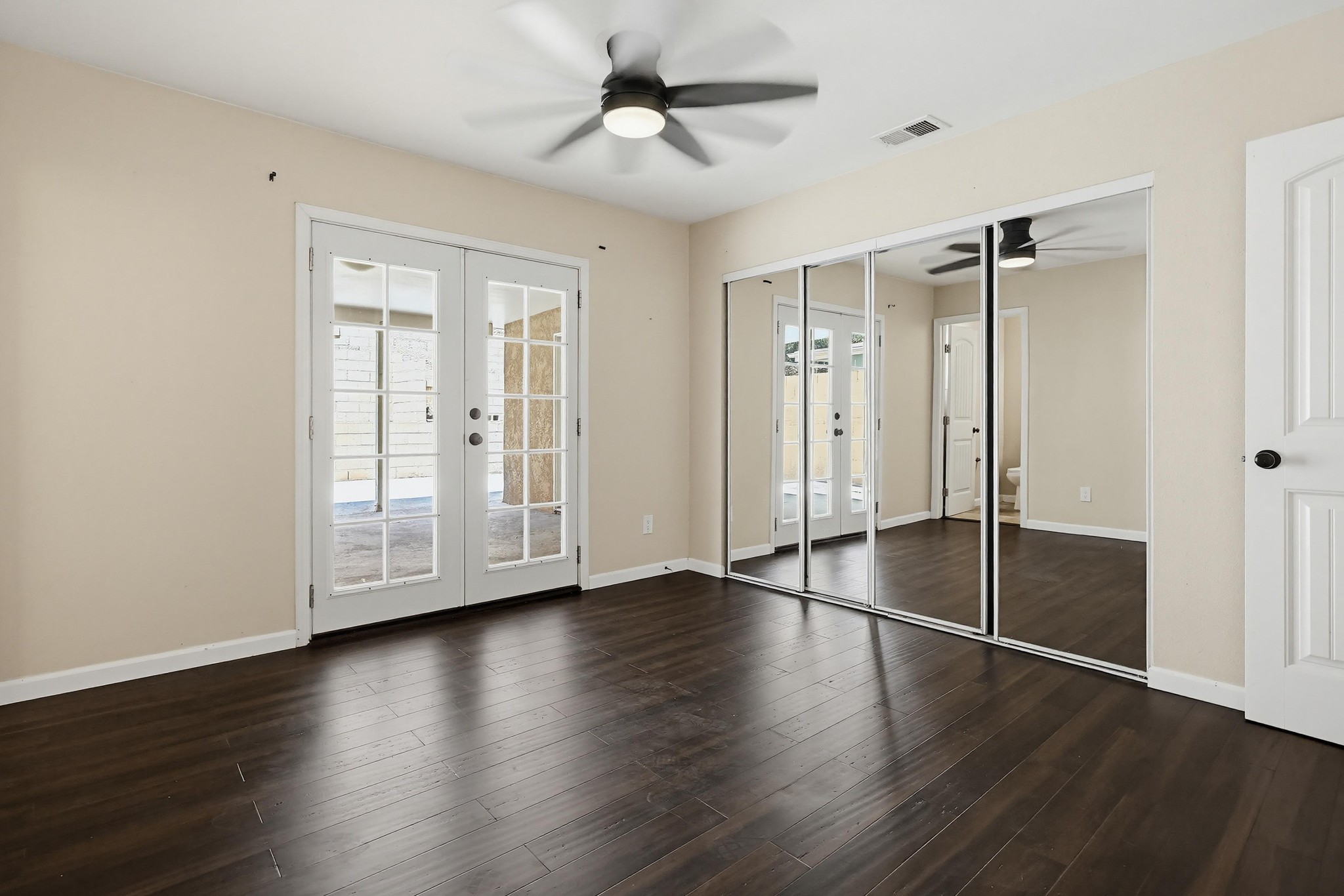 Virtual tour photo 29 of 67 for 465 Meadowbrook Dr