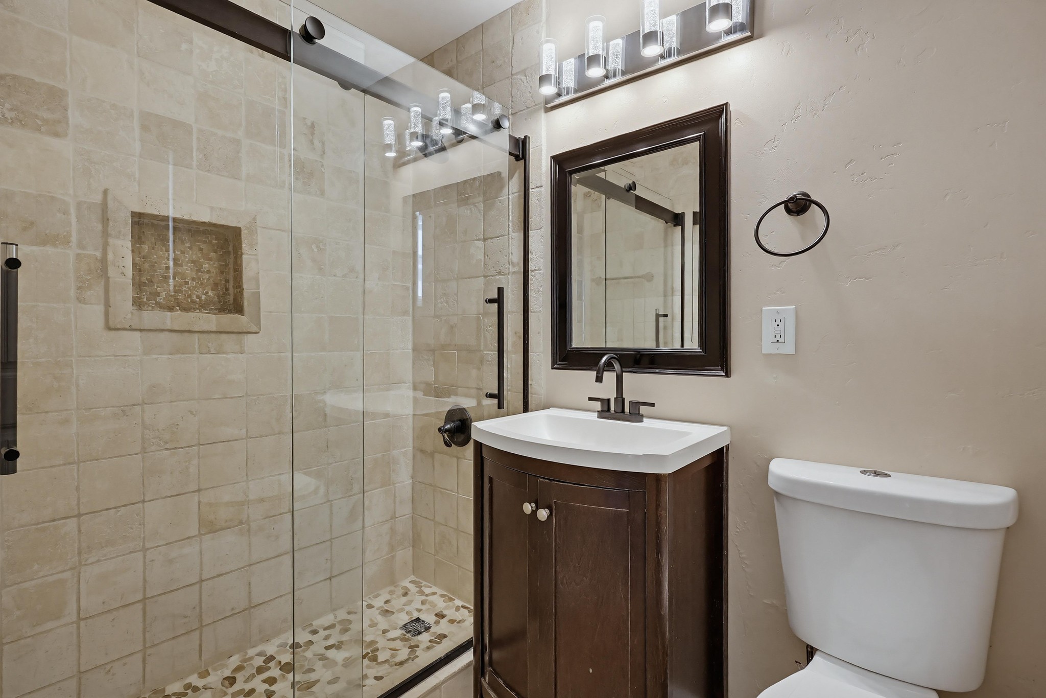 Virtual tour photo 31 of 67 for 465 Meadowbrook Dr