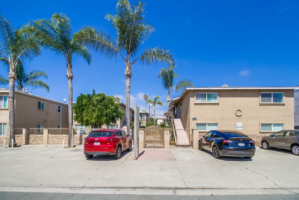 Virtual tour photo 1 of 40 for 4654 33rd St