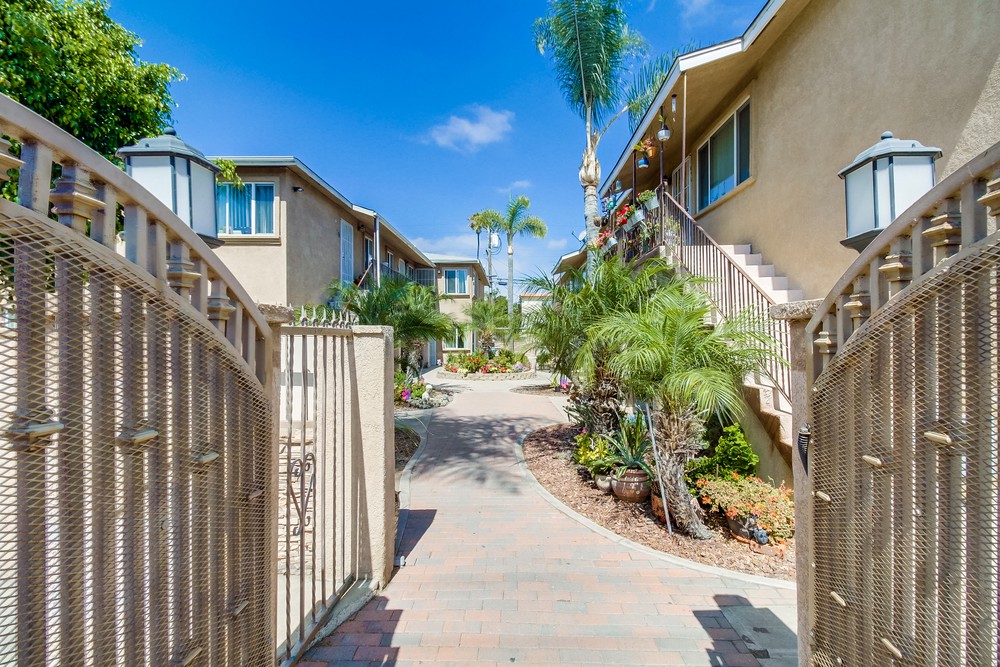 Virtual tour photo 10 of 40 for 4654 33rd St