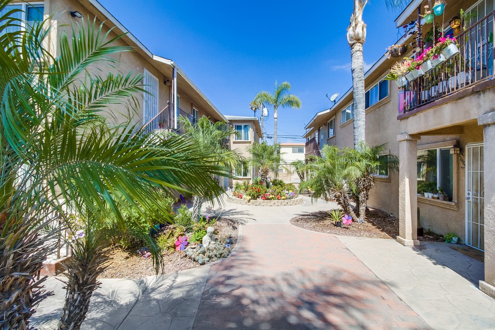 Virtual tour photo 16 of 40 for 4654 33rd St