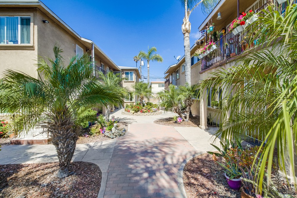 Virtual tour photo 17 of 40 for 4654 33rd St