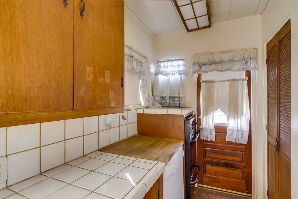 Virtual tour photo 18 of 55 for 4661 Coronado Ave