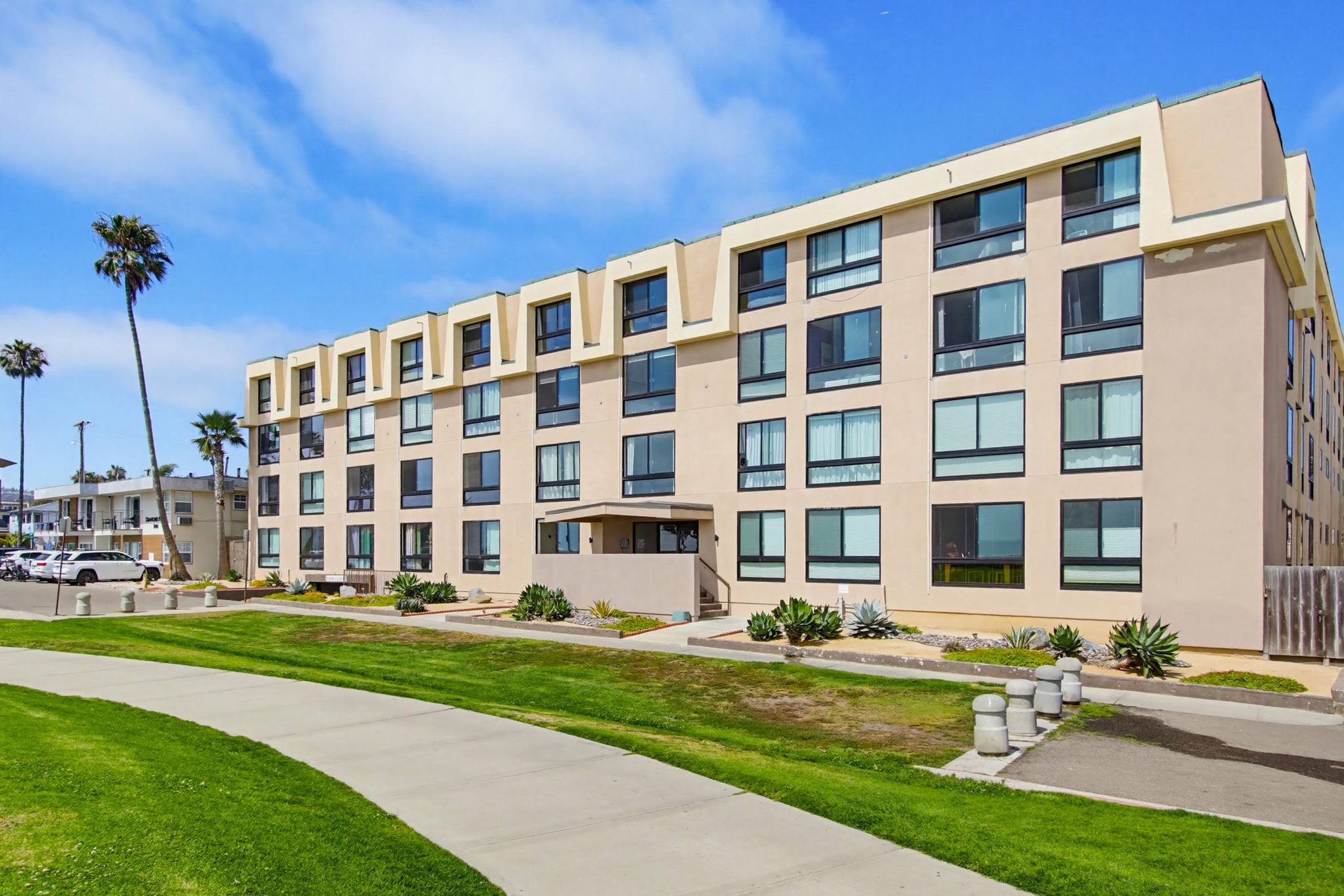 Virtual tour photo 1 of 34 for 4667 Ocean Blvd