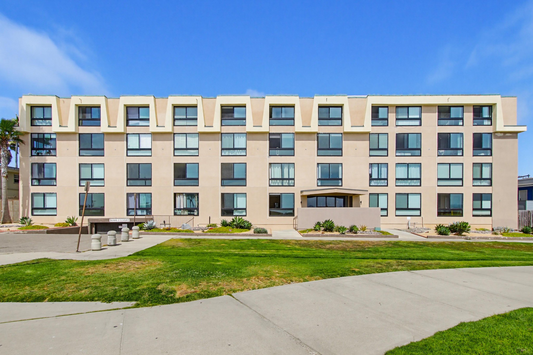 Virtual tour photo 4 of 34 for 4667 Ocean Blvd