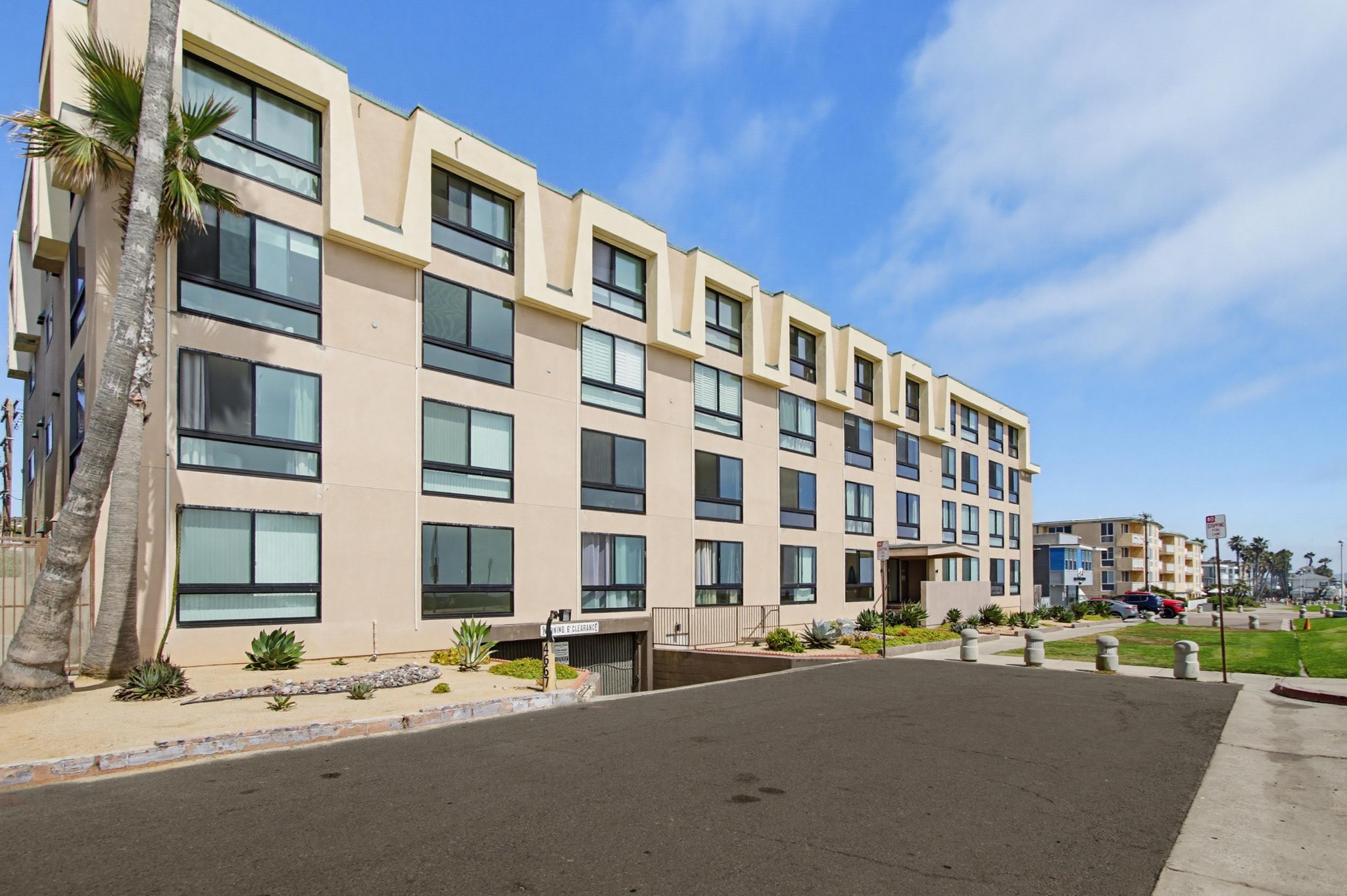 Virtual tour photo 5 of 34 for 4667 Ocean Blvd