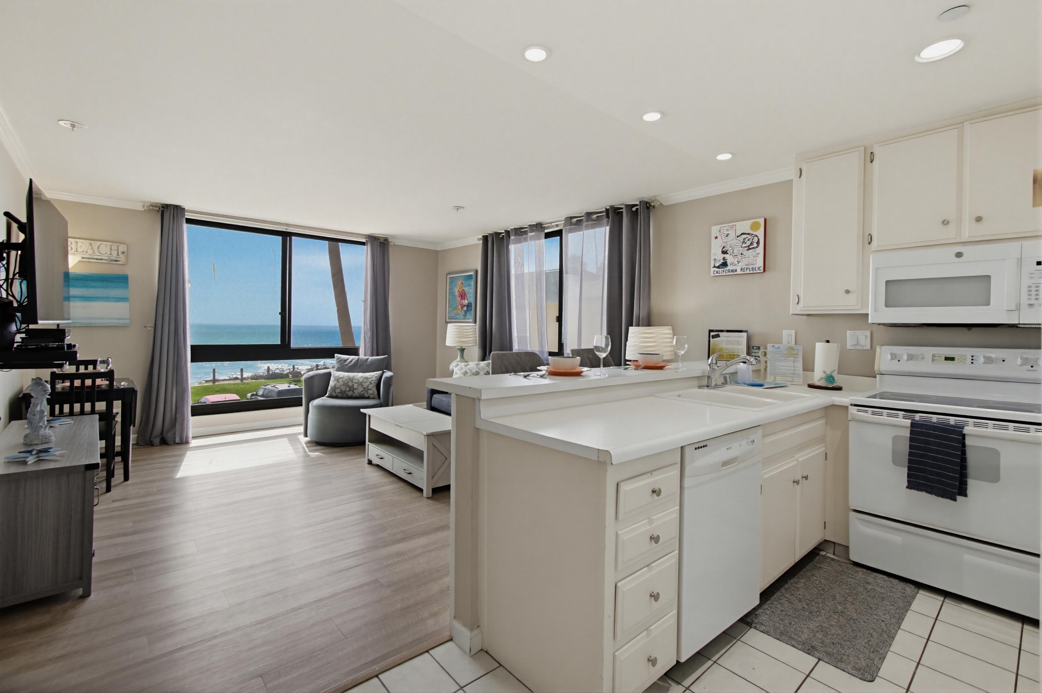 Virtual tour photo 10 of 34 for 4667 Ocean Blvd