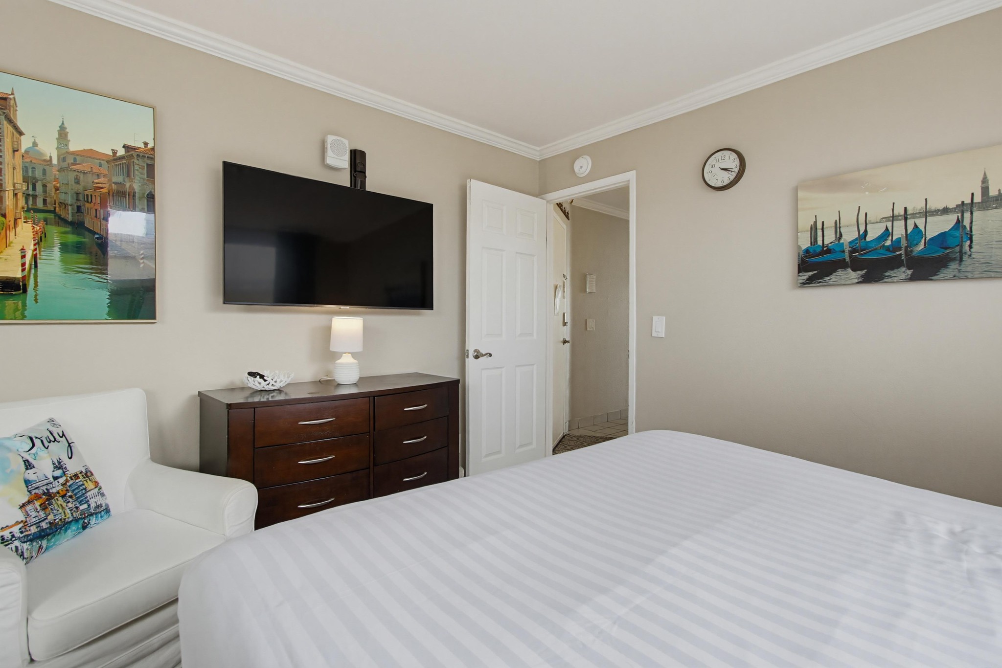 Virtual tour photo 23 of 34 for 4667 Ocean Blvd