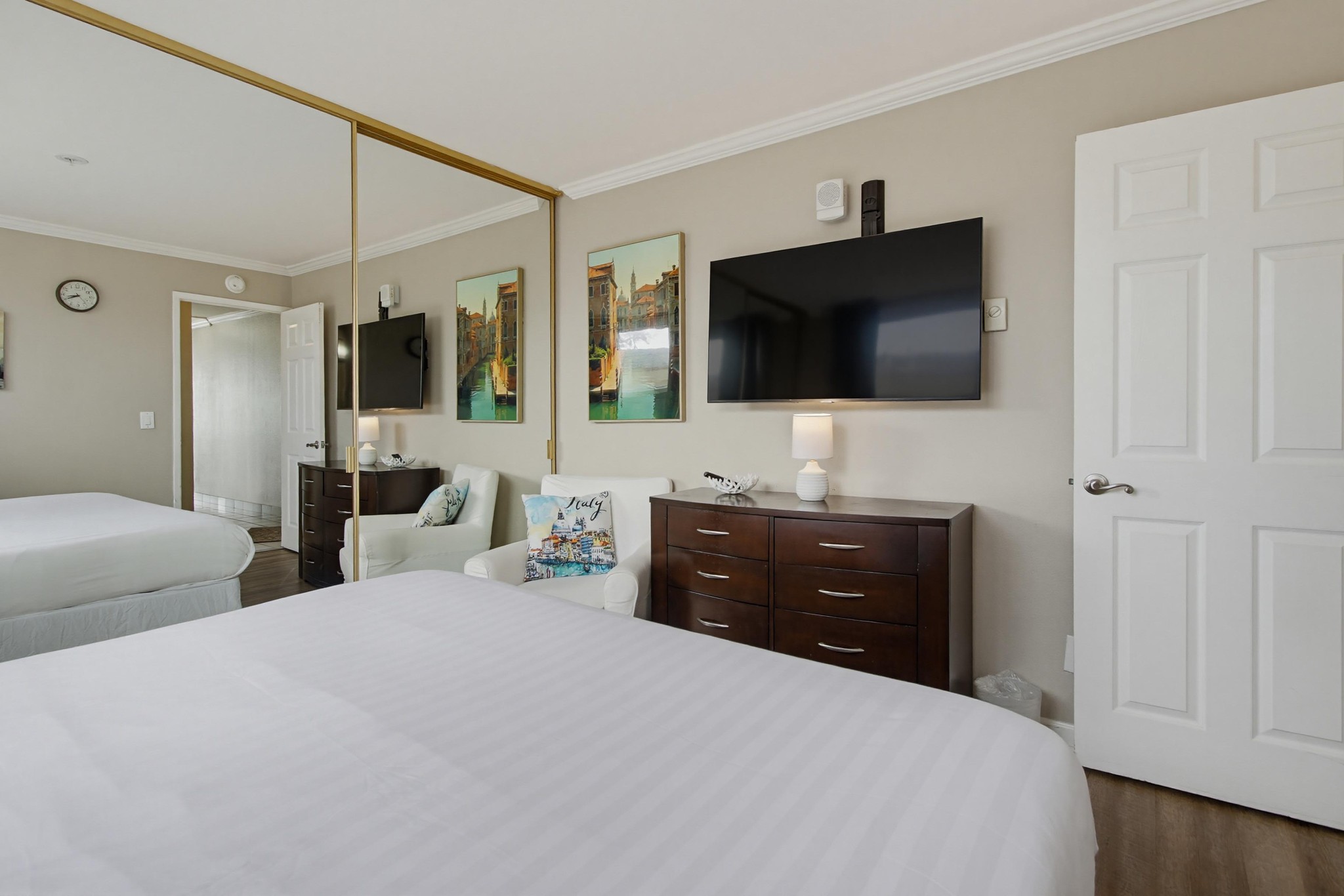 Virtual tour photo 24 of 34 for 4667 Ocean Blvd