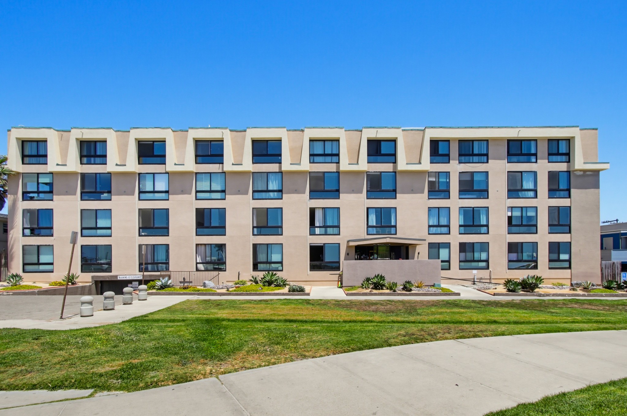 Virtual tour photo 1 of 39 for 4667 Ocean Blvd