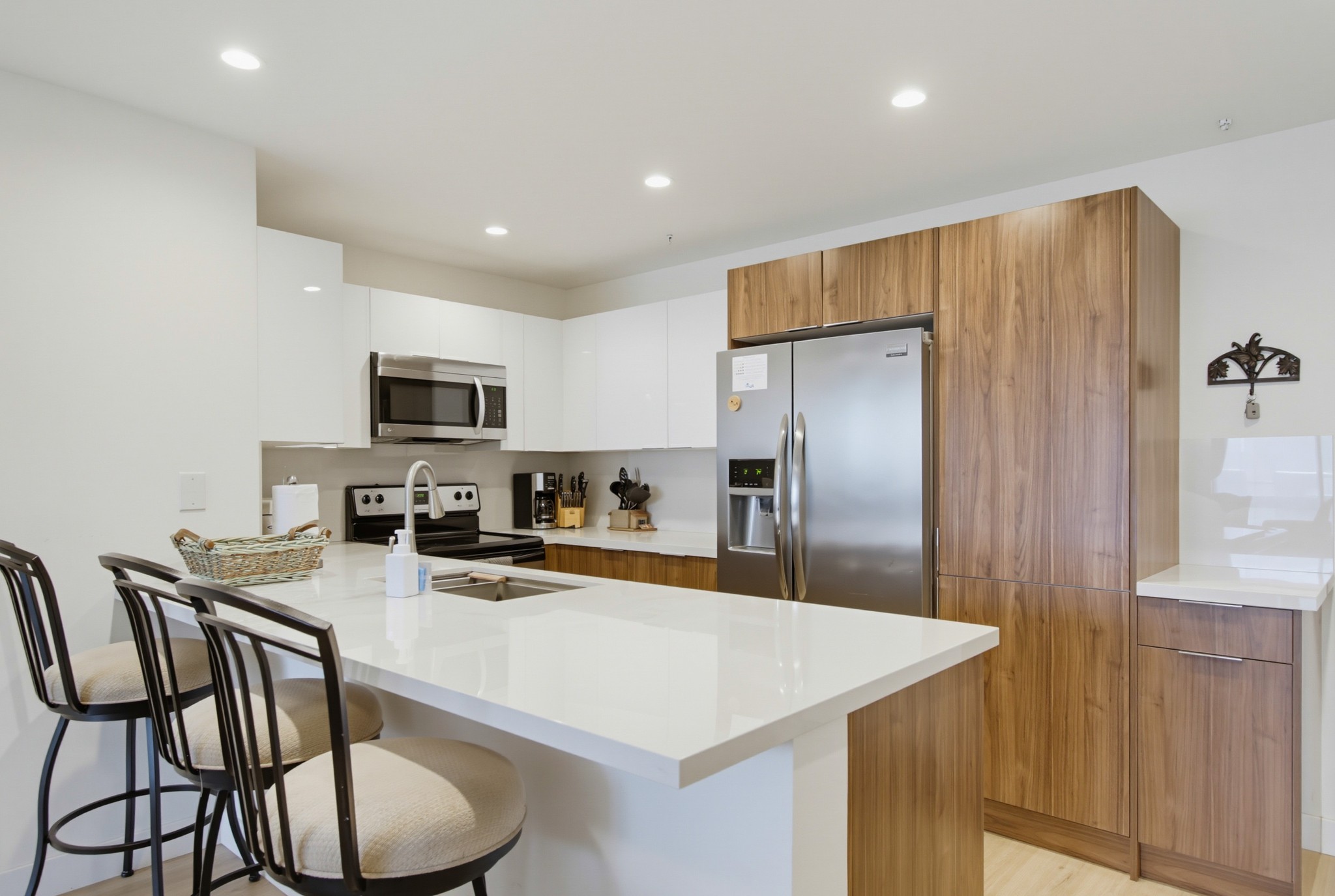 Virtual tour photo 13 of 39 for 4667 Ocean Blvd