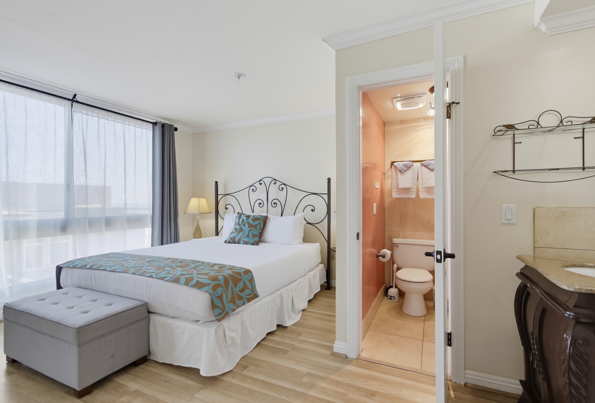 Virtual tour photo 16 of 39 for 4667 Ocean Blvd