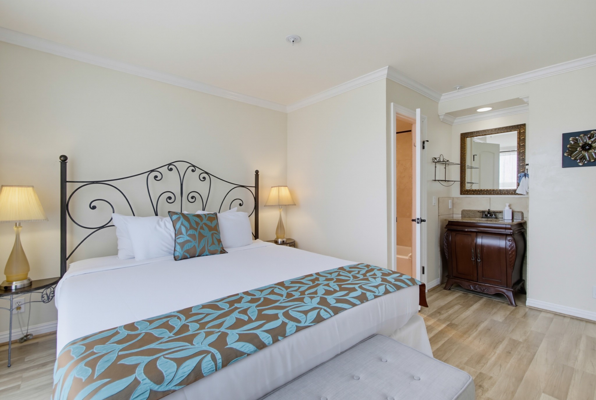 Virtual tour photo 18 of 39 for 4667 Ocean Blvd