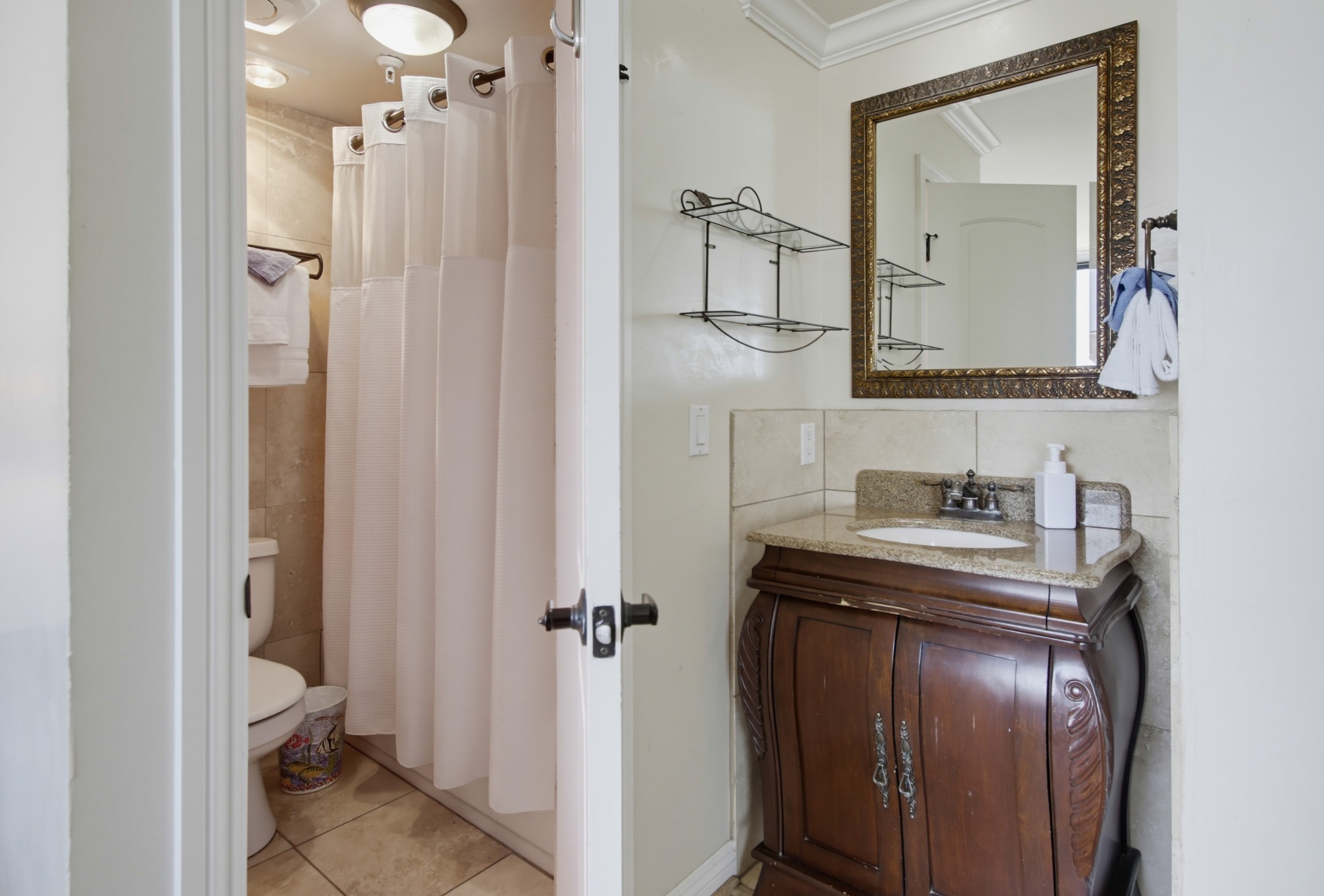 Virtual tour photo 22 of 39 for 4667 Ocean Blvd