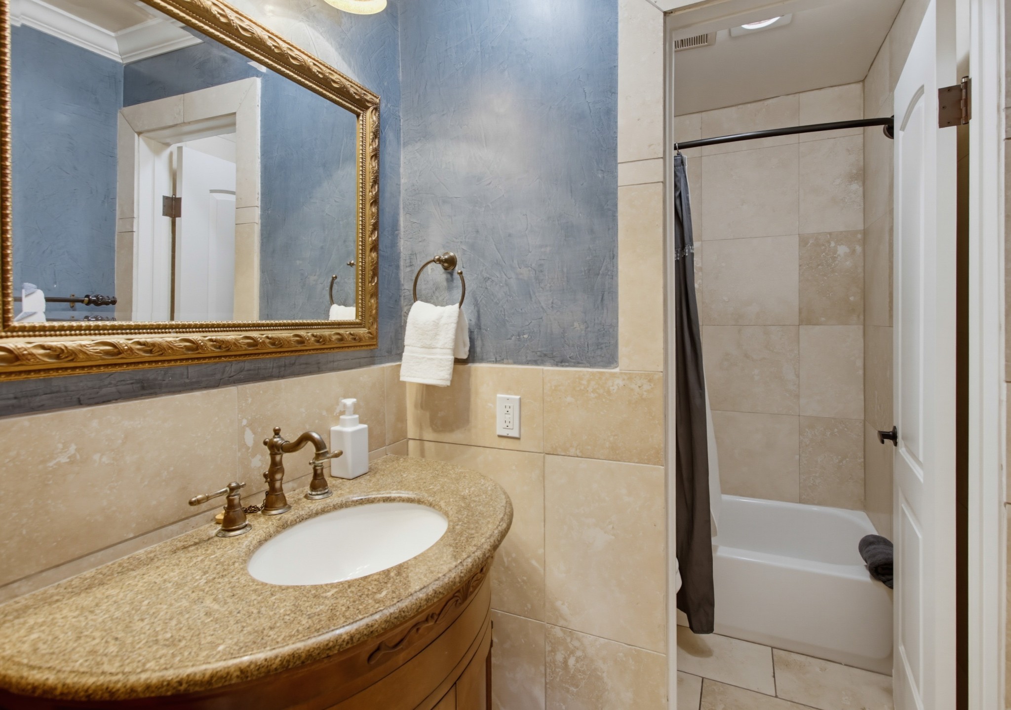 Virtual tour photo 32 of 39 for 4667 Ocean Blvd