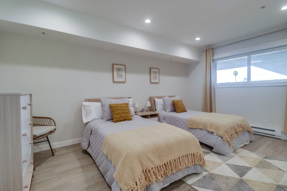 Virtual tour photo 25 of 45 for 4667 Ocean Blvd